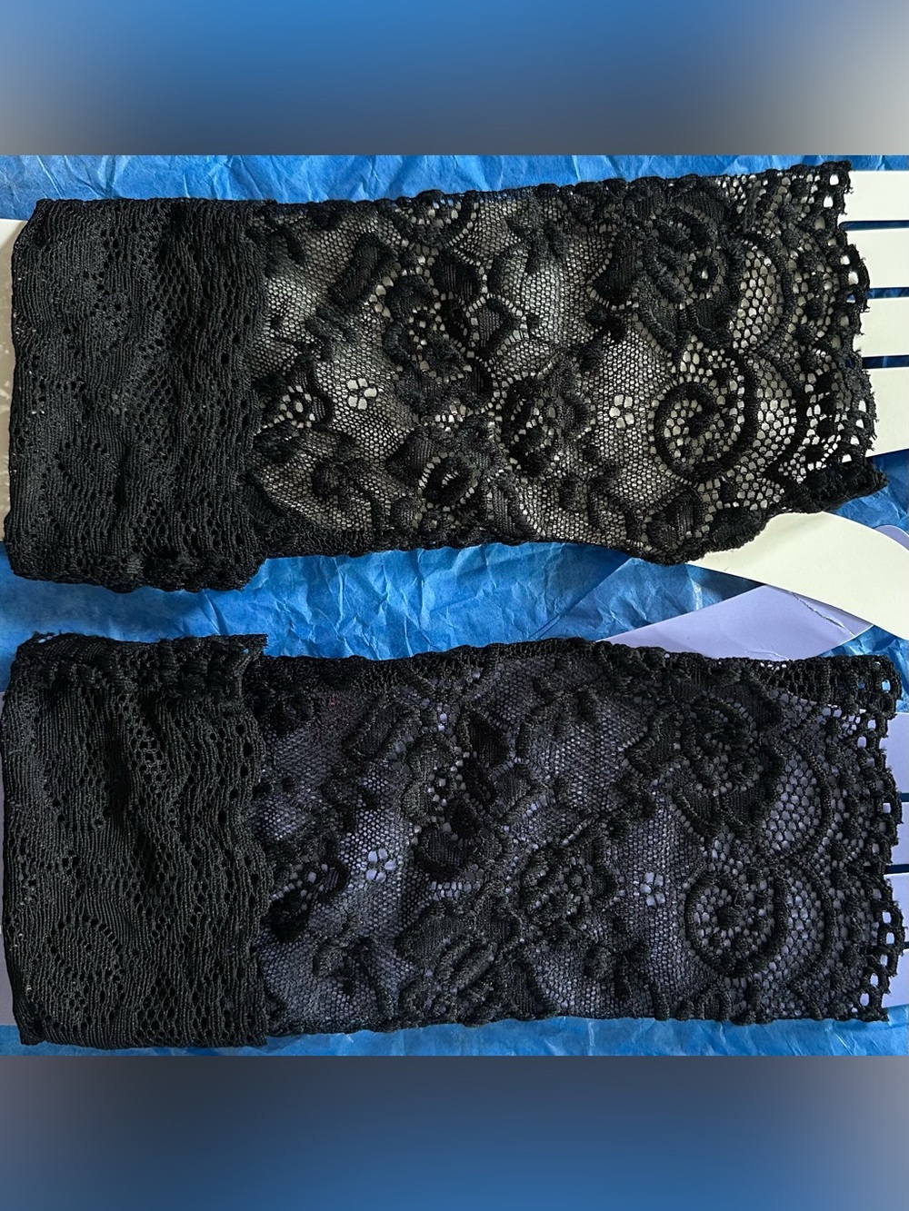 NWOT Black Floral Lace Fingerless Gloves